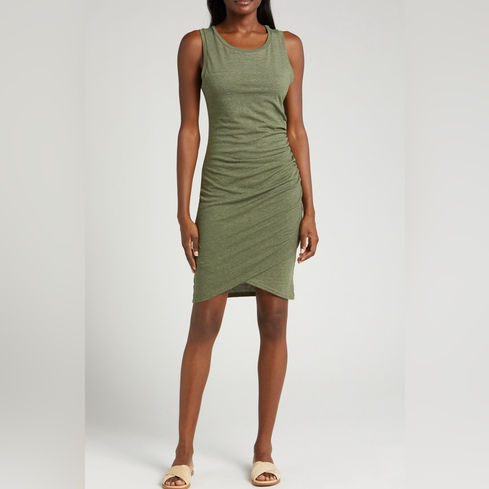TREASURE & BOND Ruched Side Sleeveless Dress
